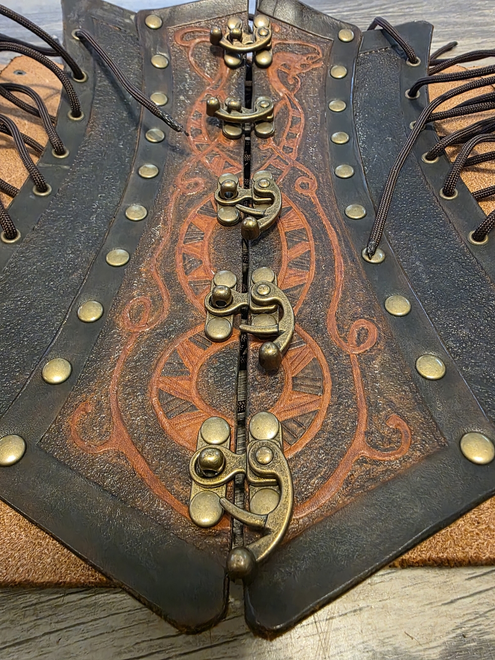Steampunk Leather Waist Cincher Corset with Brass Clasps - Black & Brown - Picture 4 of 6